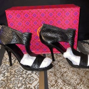💝🎀TORY BURCH LEATHER HEELS  SIZE 9 1/2 I ADDED THE SLIP GUARDS 👠
